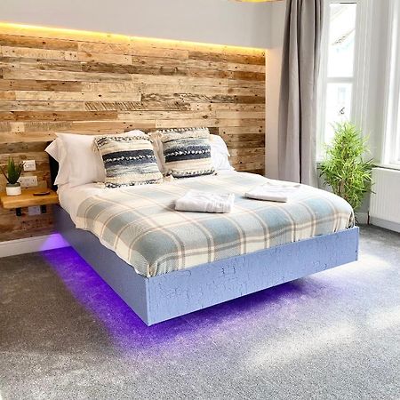 Cloud9 Guest House - By Coastline Retreats - Newly Renovated, Beautiful Ensuite Rooms Near Seafront In Town Centre, Netflix, Superfast Wifi, Communal Kitchen 본머스 외부 사진