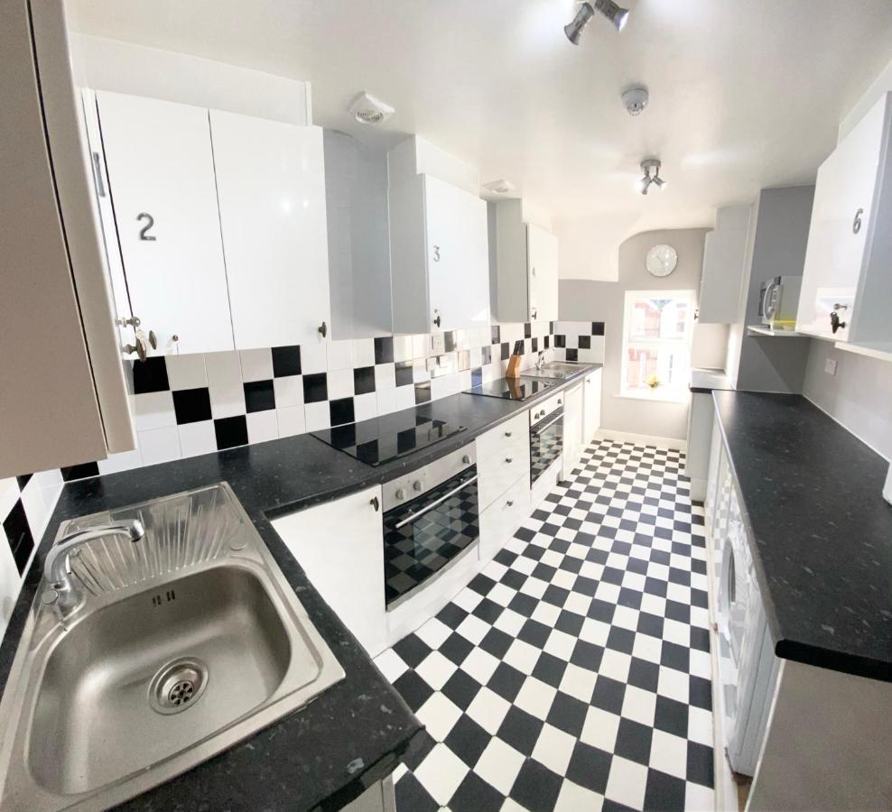 Cloud9 Guest House - By Coastline Retreats - Newly Renovated, Beautiful Ensuite Rooms Near Seafront In Town Centre, Netflix, Superfast Wifi, Communal Kitchen 본머스 외부 사진