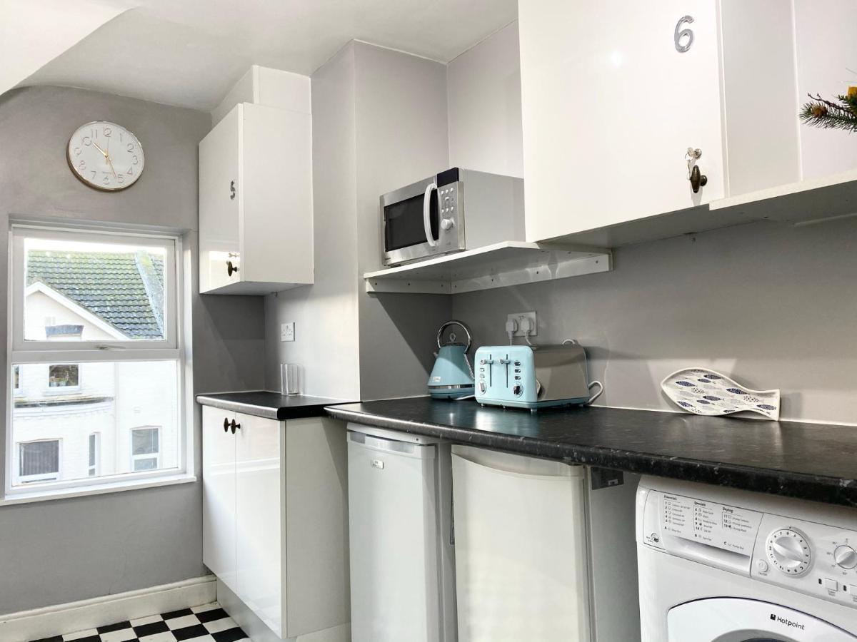 Cloud9 Guest House - By Coastline Retreats - Newly Renovated, Beautiful Ensuite Rooms Near Seafront In Town Centre, Netflix, Superfast Wifi, Communal Kitchen 본머스 외부 사진