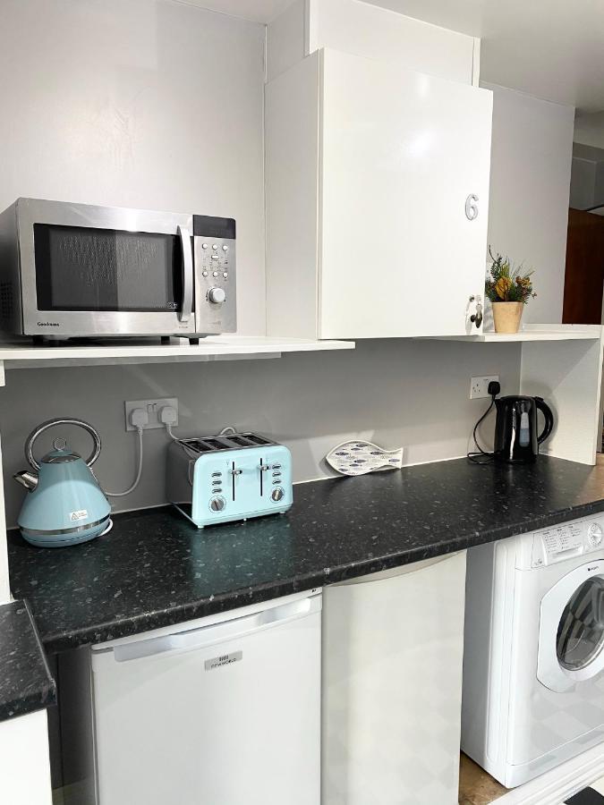 Cloud9 Guest House - By Coastline Retreats - Newly Renovated, Beautiful Ensuite Rooms Near Seafront In Town Centre, Netflix, Superfast Wifi, Communal Kitchen 본머스 외부 사진