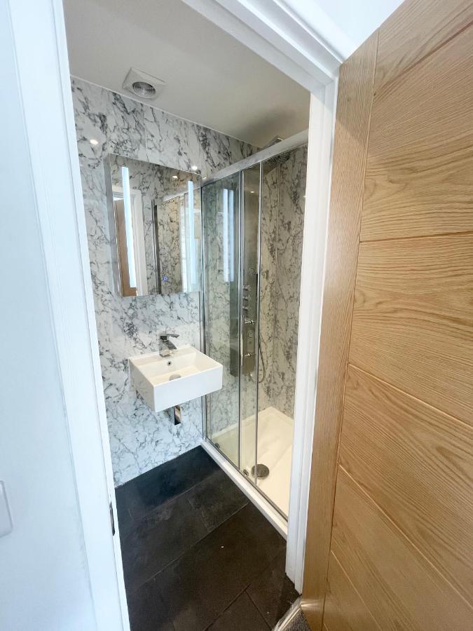 Cloud9 Guest House - By Coastline Retreats - Newly Renovated, Beautiful Ensuite Rooms Near Seafront In Town Centre, Netflix, Superfast Wifi, Communal Kitchen 본머스 외부 사진