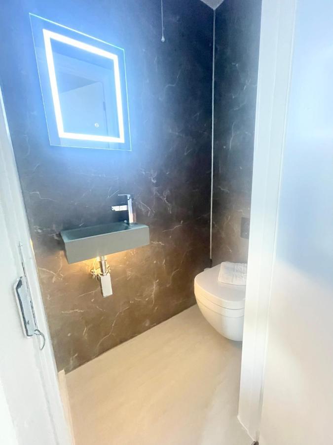 Cloud9 Guest House - By Coastline Retreats - Newly Renovated, Beautiful Ensuite Rooms Near Seafront In Town Centre, Netflix, Superfast Wifi, Communal Kitchen 본머스 외부 사진