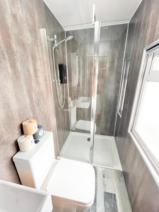 Cloud9 Guest House - By Coastline Retreats - Newly Renovated, Beautiful Ensuite Rooms Near Seafront In Town Centre, Netflix, Superfast Wifi, Communal Kitchen 본머스 외부 사진