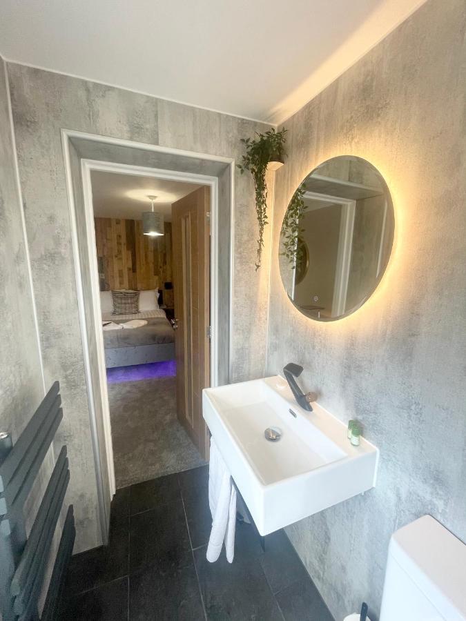 Cloud9 Guest House - By Coastline Retreats - Newly Renovated, Beautiful Ensuite Rooms Near Seafront In Town Centre, Netflix, Superfast Wifi, Communal Kitchen 본머스 외부 사진
