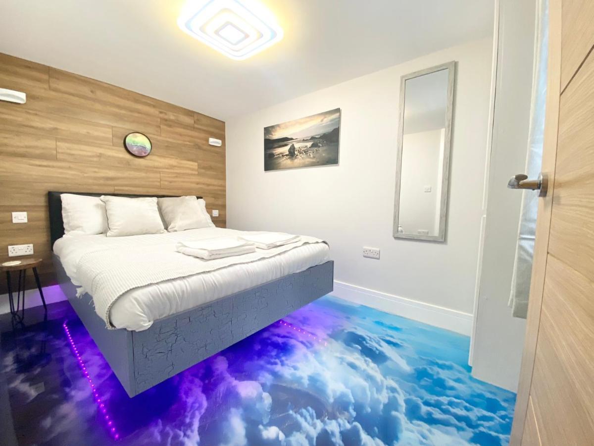 Cloud9 Guest House - By Coastline Retreats - Newly Renovated, Beautiful Ensuite Rooms Near Seafront In Town Centre, Netflix, Superfast Wifi, Communal Kitchen 본머스 외부 사진