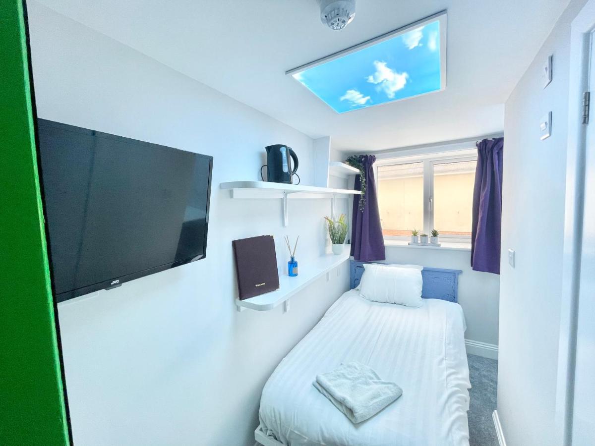 Cloud9 Guest House - By Coastline Retreats - Newly Renovated, Beautiful Ensuite Rooms Near Seafront In Town Centre, Netflix, Superfast Wifi, Communal Kitchen 본머스 외부 사진