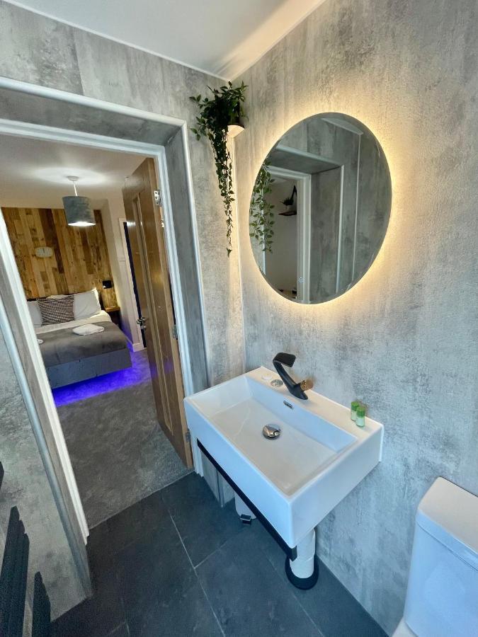 Cloud9 Guest House - By Coastline Retreats - Newly Renovated, Beautiful Ensuite Rooms Near Seafront In Town Centre, Netflix, Superfast Wifi, Communal Kitchen 본머스 외부 사진