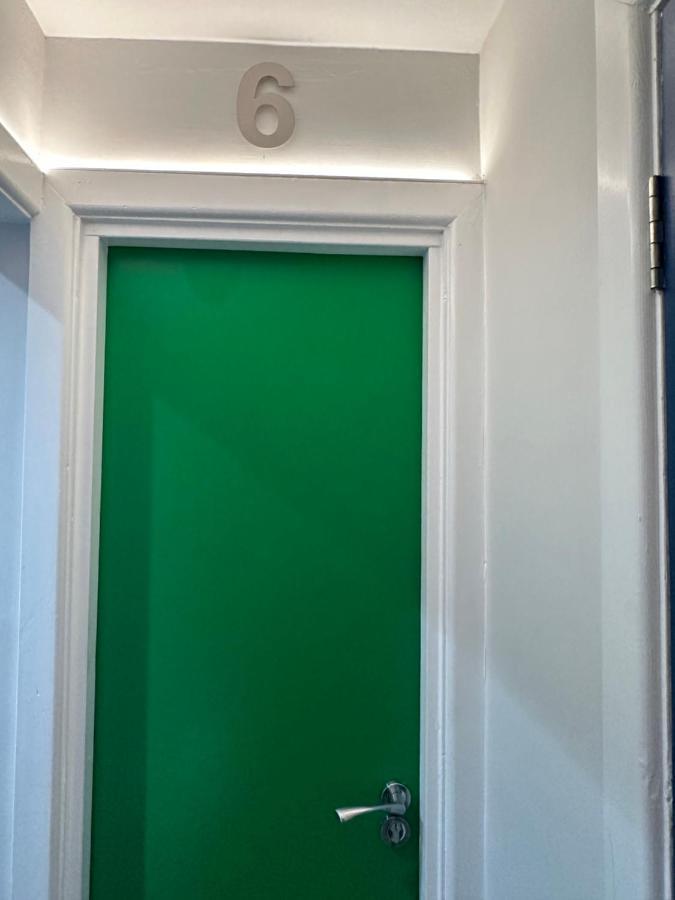 Cloud9 Guest House - By Coastline Retreats - Newly Renovated, Beautiful Ensuite Rooms Near Seafront In Town Centre, Netflix, Superfast Wifi, Communal Kitchen 본머스 외부 사진
